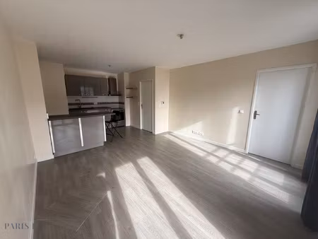 f3 au pied de la gare de villepinte