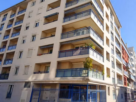 à vendre – garage fermé + place de parking – lyon 2ème (p