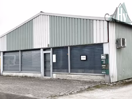 local commercial de 250 m2 avec vitrine en zone industrielle