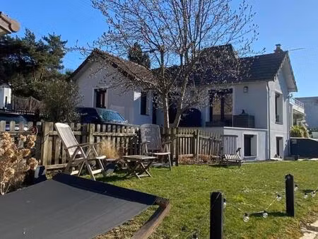 en bord de marne dans un cadre idylique jardin et garage