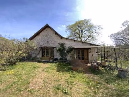 a vendre  secteur coeur de causse  ensemble immobilier niché dans un écrin de verdure   id