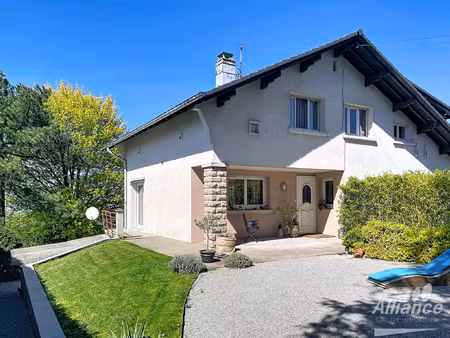 un cadre de vie rare avec vue dominante