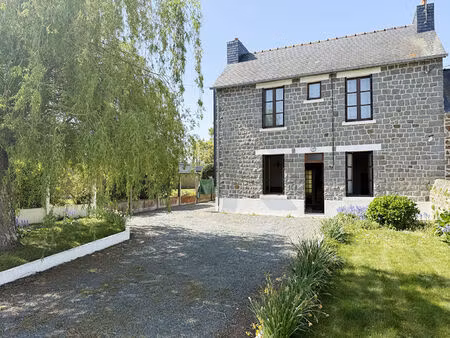 maison en pierres sur 1360m2 de terrain