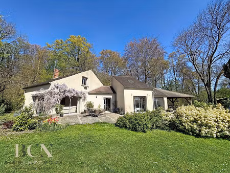 maison de standing nichée dans un écrin de verdure à ronquer