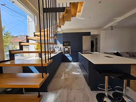 * entièrement rénovée  proche gare et toutes commodités *