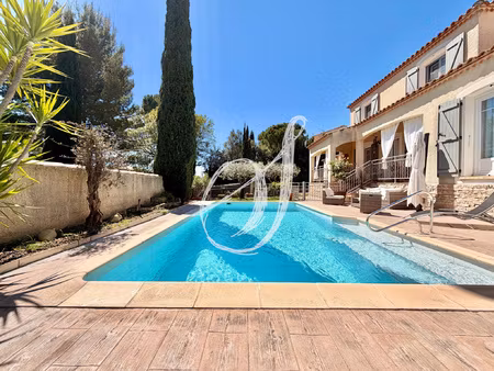 villa de type 7  cinq chambres & 1 bureau avec piscine sur s