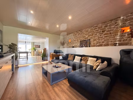 maison de 222 m2  9 pièces  plain pied avec grande cour  gra