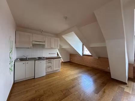 a louer - studio de 32 m2 - centre-ville arpajon gare rer c