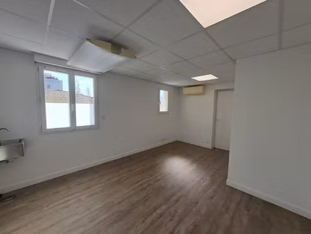 bureau 15 m2 proche tramway et rocade avec places de statio