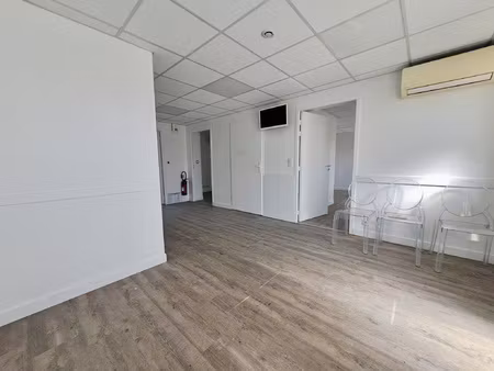 bureaux clé en main proche tramway et rocade avec places de