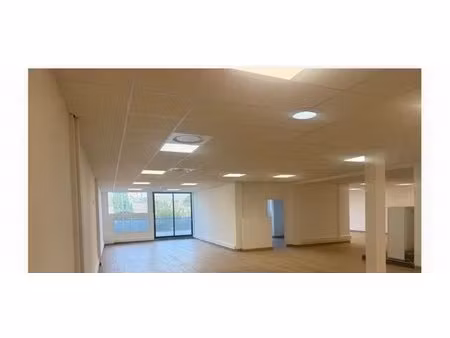 a louer a biot - bureaux 250m2 + terrasse + 7 pkg