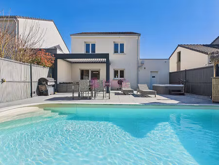 maison f5 avec jardin  piscine et spa à bousse dans un quartier prisé et calme