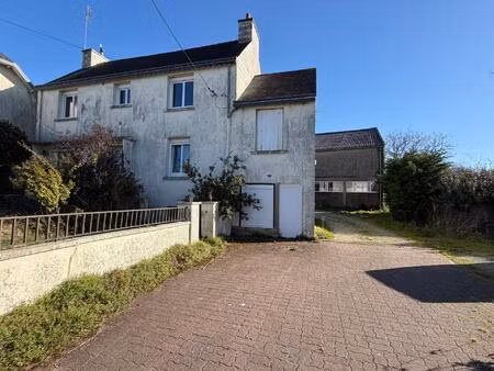 ensemble immobilier avec garage et hangar et terrain à bâtir