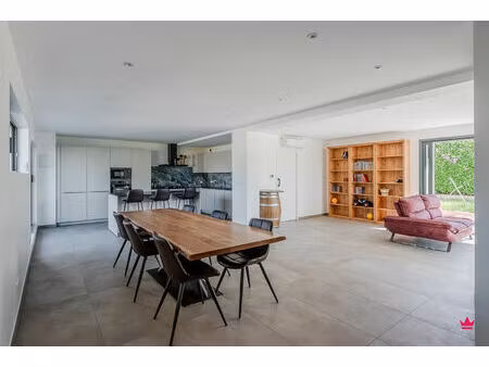 maison à vendre à meyzieu - 6 pièces  170 m² sur terrain de 1051 m²