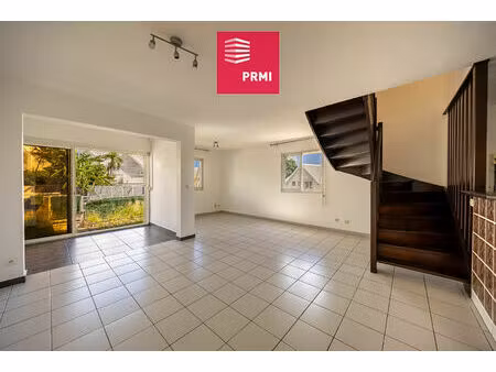 maison de ville f4 avec varangue  jardinet  et double parking ? moufia proche clinique et 