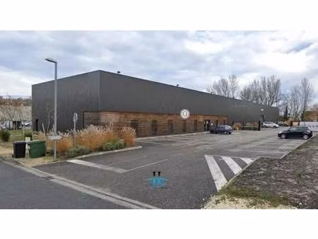 location commerce 900 m²