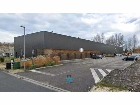 location commerce merignac 33700 900m²