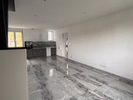 appartement f4 en duplex avec extérieur privé et clôture