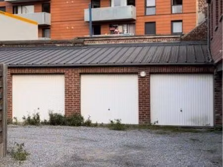 loue garage box dans espace sécurisé a 5 min du centre ville