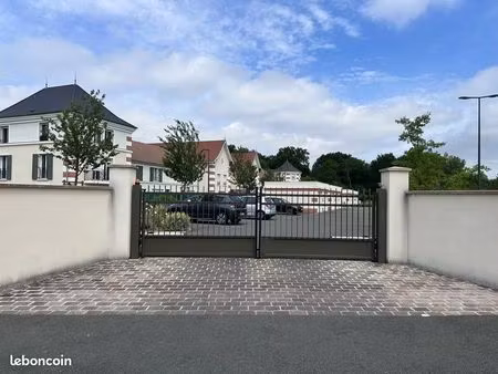 place de parking dans résidence sécurisée cours du pavillon royal 77176 nandy