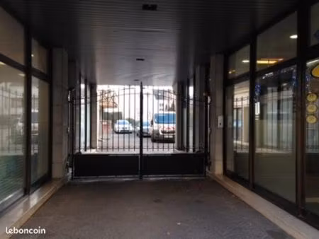 location parking box à 6/7 min gare houilles
