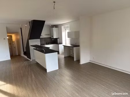 st chamond bel f5/105 m² en duplex entièrement refait. dans petit immeuble rénové