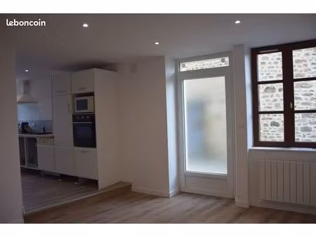 maison de deux chambres avec deux salles d'eau et deux wc