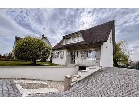 pavillon de 130 53 m² à estrees-saint-denis