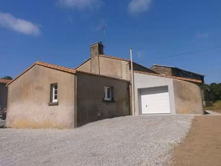 location maison à landemont (49270) : à louer / 79m² landemont