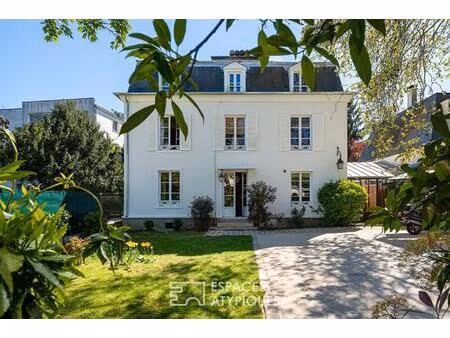 maison de maître et son jardin arboré à deux pas du parc de sceaux
