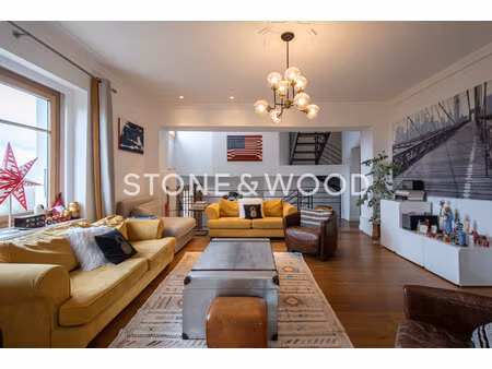 ensemble immobilier de caractère avec jardin privatif et vue