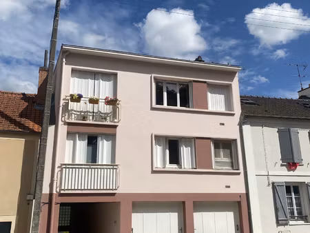 appartement 2 pieces - plein centre ville de limours