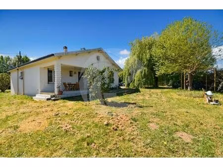 maison de 97m2 environ dans un cadre paisible à caussade