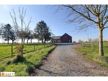 magnifique rénovation pour cette ferme avec sa grange et ses dépendances dans un environne