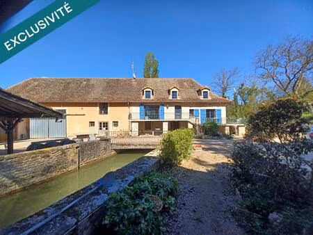 moulin entièrement rénovée  comprenant deux gites .