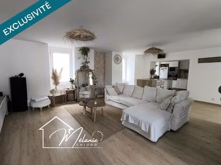 maison rénovée lumineuse spacieuse offre de beaux volumes avec 4 chambres et des dépendanc