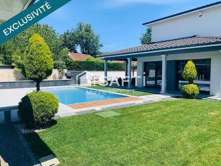 belle maison contemporaine 3 chambres dont une suite parentale  piscine  proche commodités