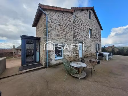 maison de caractere avec terre et batiments agricole