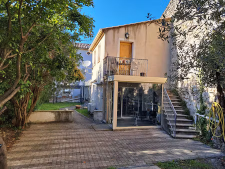 immeuble de centre ville avec appartement et local professionnel