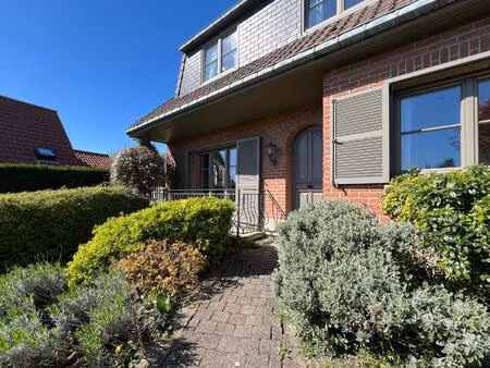 maison familiale lumineuse – jardin arboré – proximité bourghelles