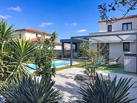 villa récente (2021) – 125 m² – piscine & prestations haut de gamme.