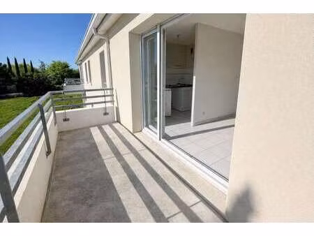 vente appartement 3 pièces à saint-jean-d'angély (17400) : à vendre 3 pièces / 54m² saint-