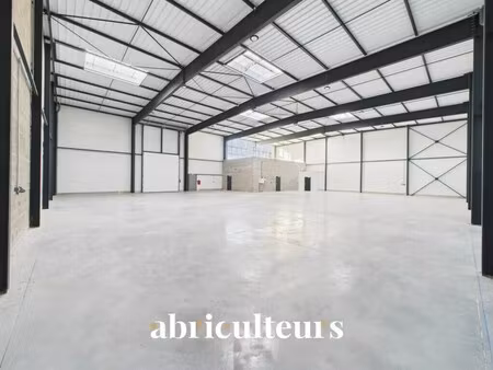 vente entrepôt 755 m²