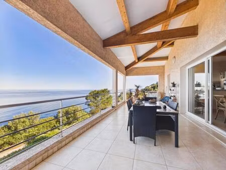 monticello t5 890 000€