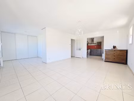 appartement t3 / t4 avec terrasse et garage