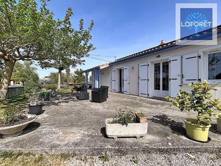 maison 5 chambres au calme  avec piscine et grand garage