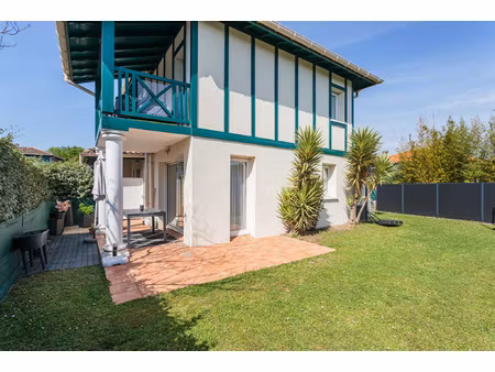 anglet  maison rénovée de type 5 avec garage et jardin