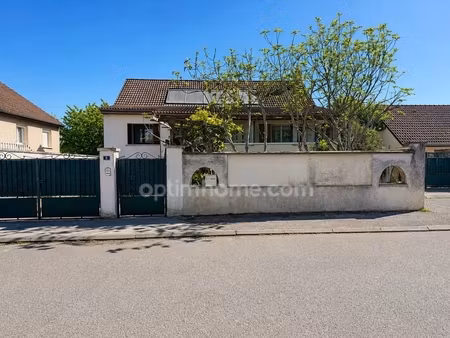 familiale – 8 pièces – quartier du château – fort potentiel
