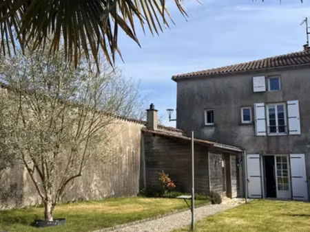 maison de ville à la forêt-sur-sèvre (79380)