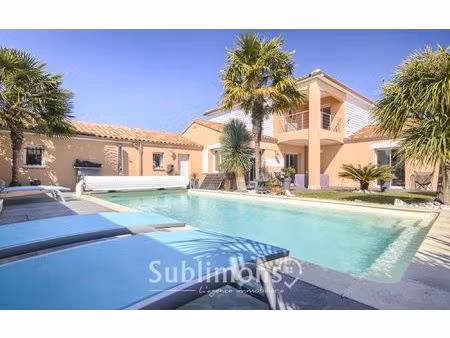 ? propriété contemporaine d'exception avec piscine – él